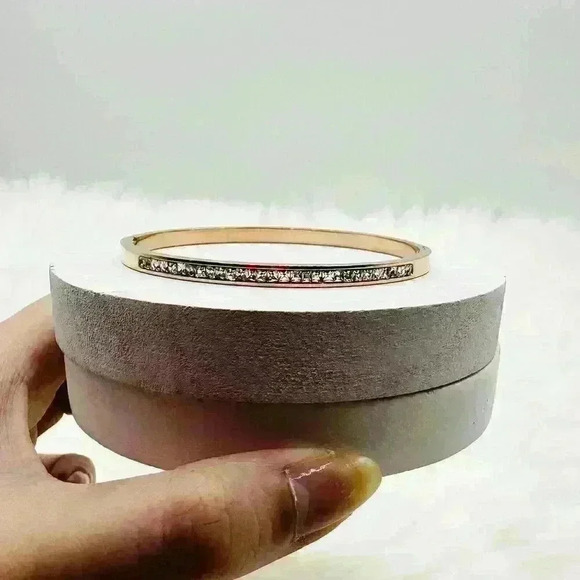 Rose Golden Inlaid Zircon Rhinestones Bangle - Picture 3 of 7